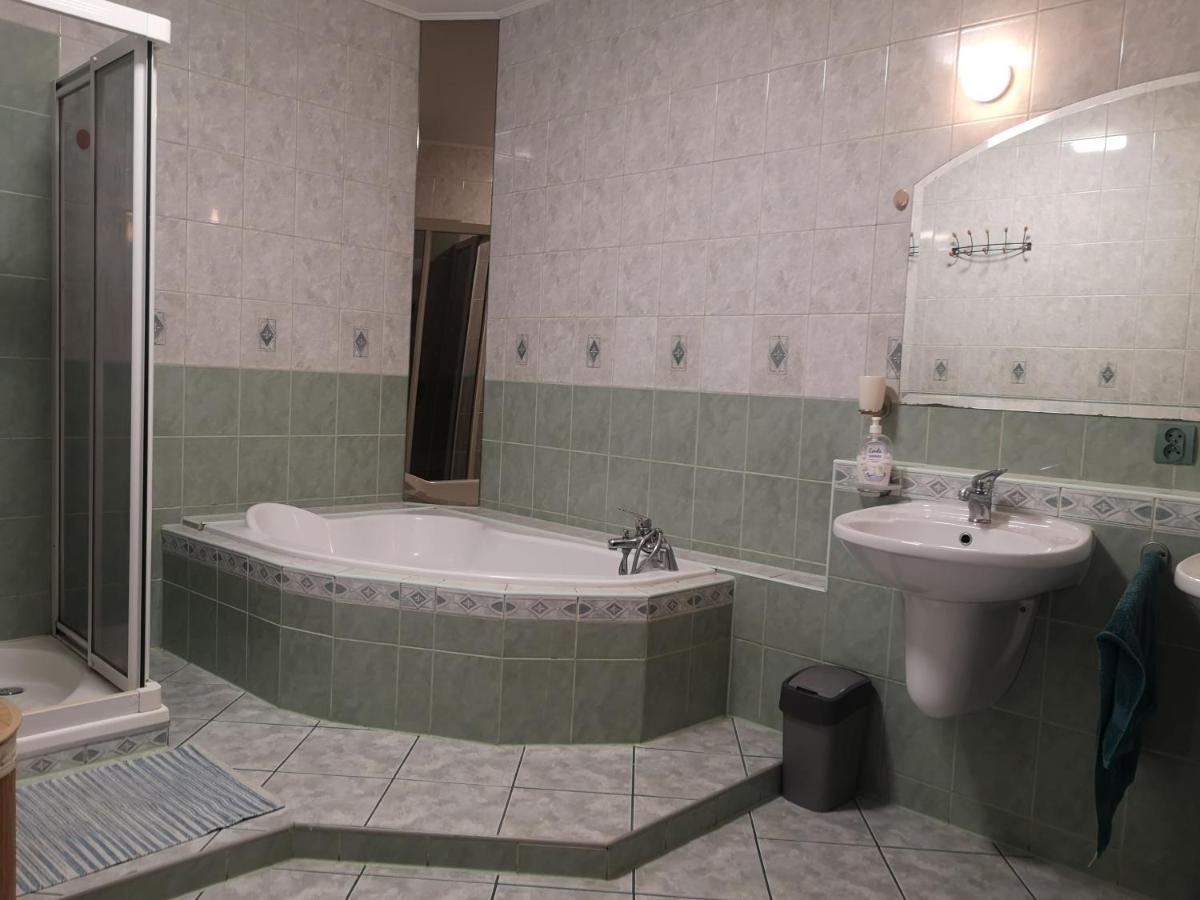Апартаменти Apartament Nad Potokiem Wrzosowka Єленя-Ґура Екстер'єр фото
